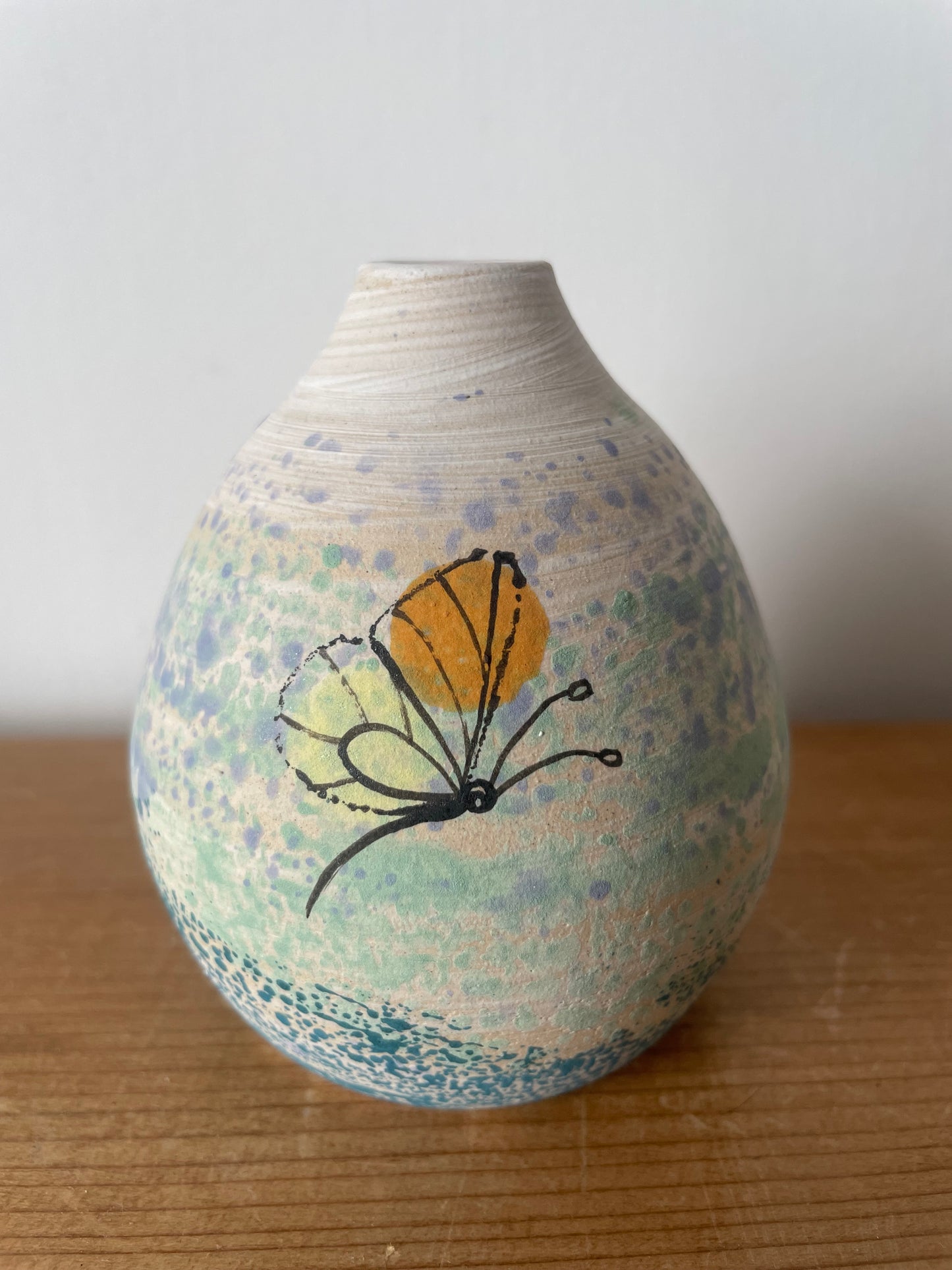 Diffuser ceramic butterfly.