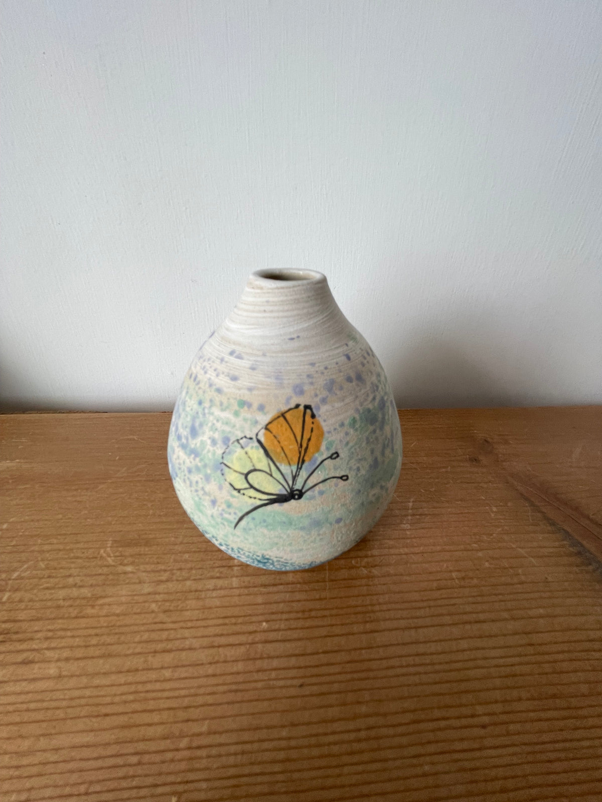 Diffuser ceramic butterfly.
