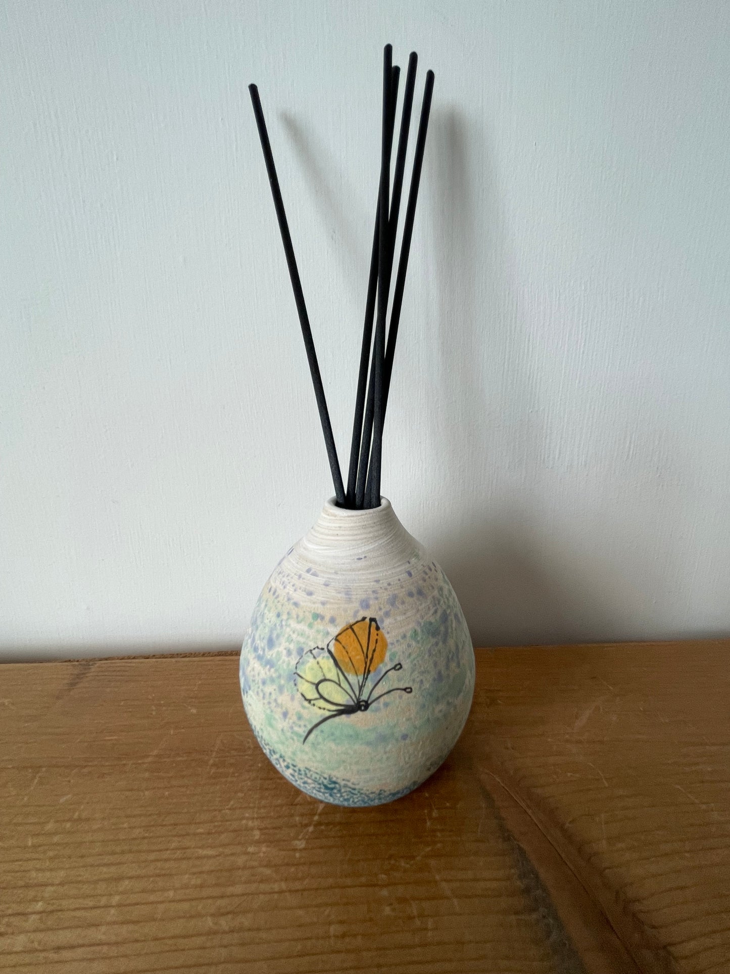 Diffuser ceramic butterfly.
